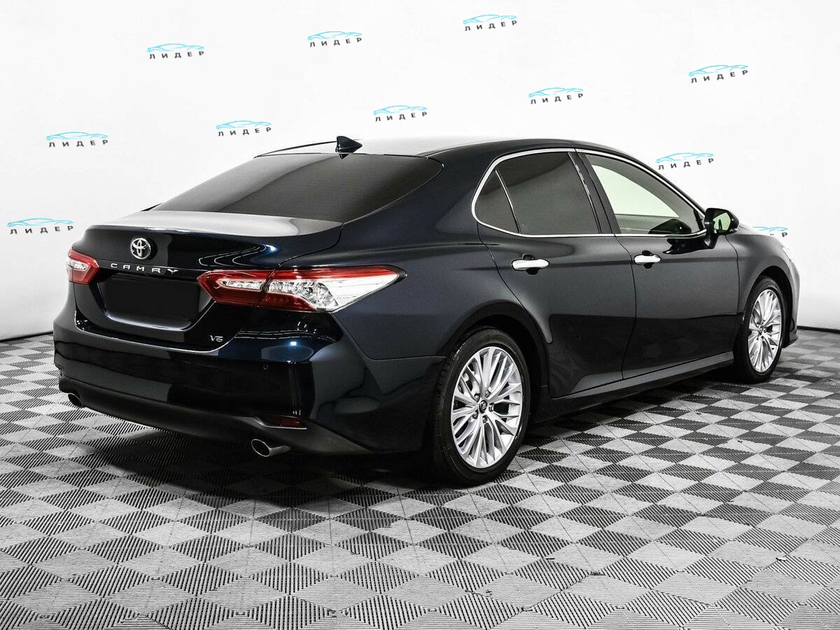 Б/У Тойота Камри 2018 года. Фото: #4