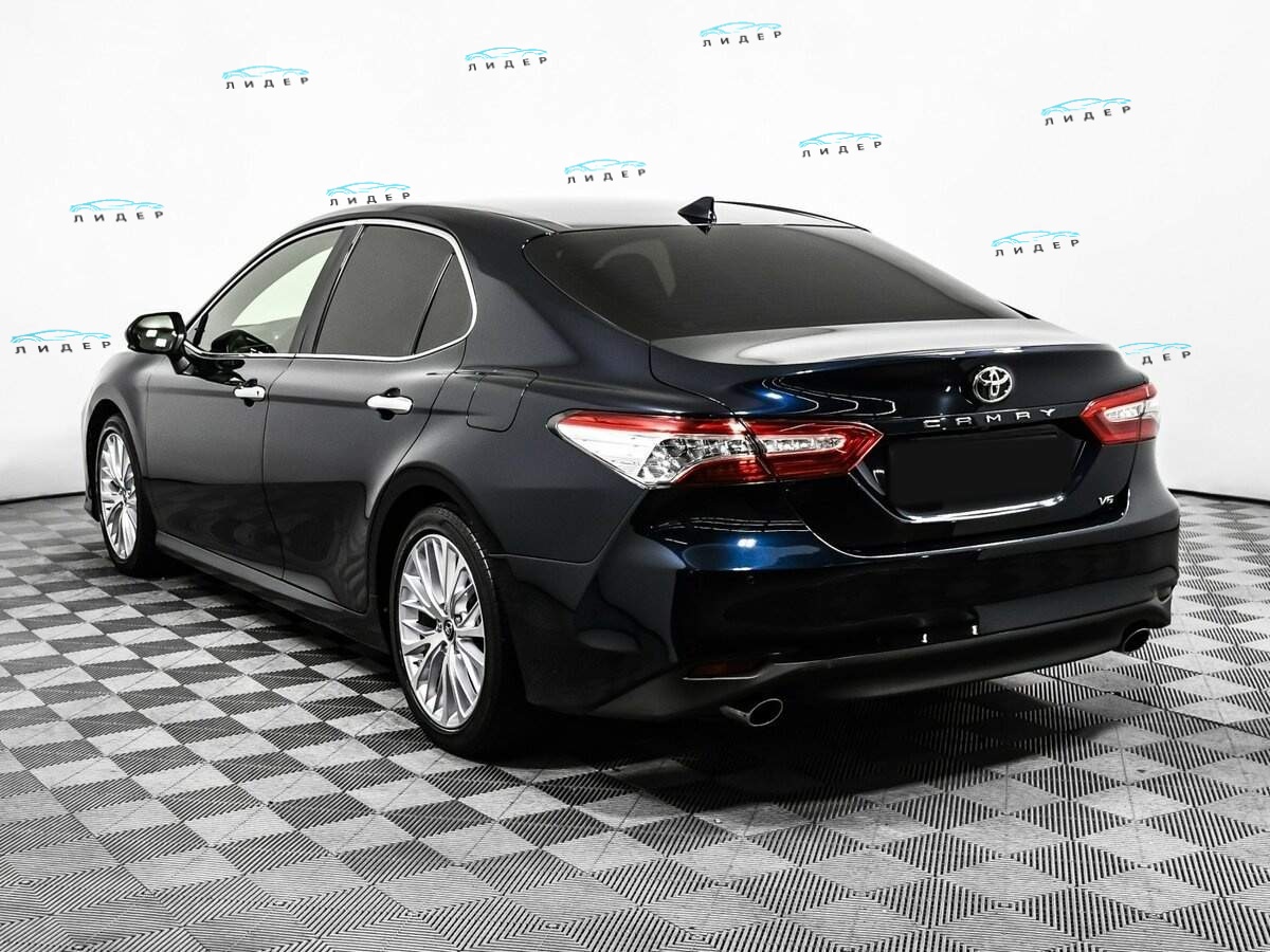 Б/У Тойота Камри 2018 года. Фото: #6