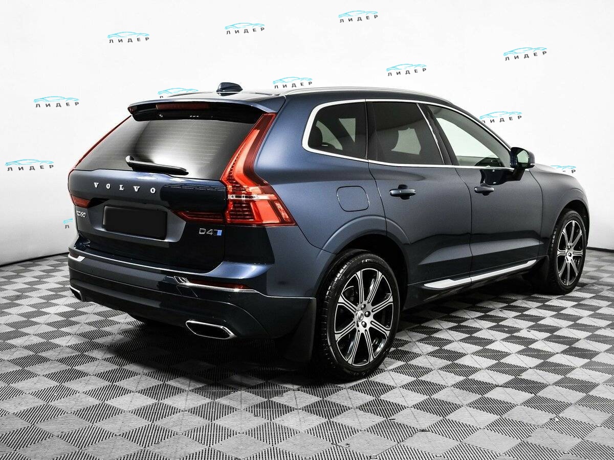 Б/У Вольво ИксЦ60 2021 года. Фото: #4