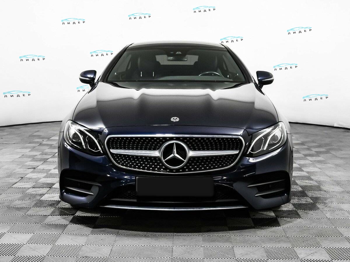 Б/У Мерседес-Бенц Е-Класс 2017 года. Фото: #1