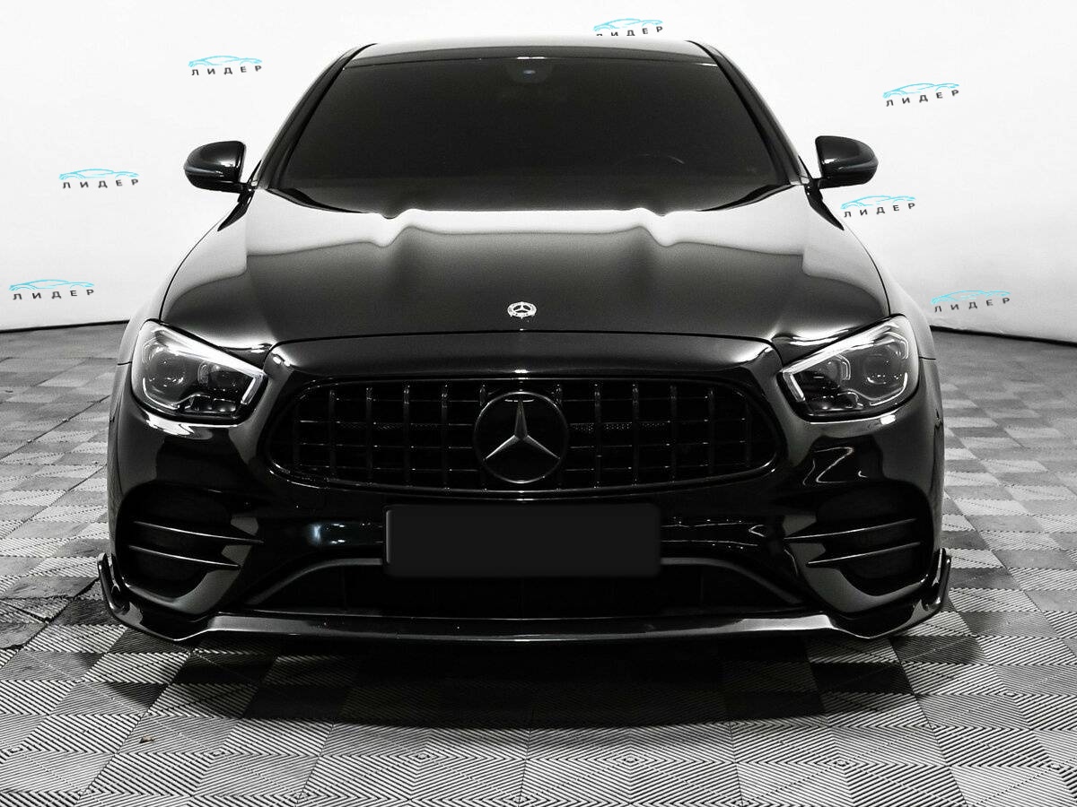 Б/У Мерседес-Бенц Е-Класс 2021 года. Фото: #1