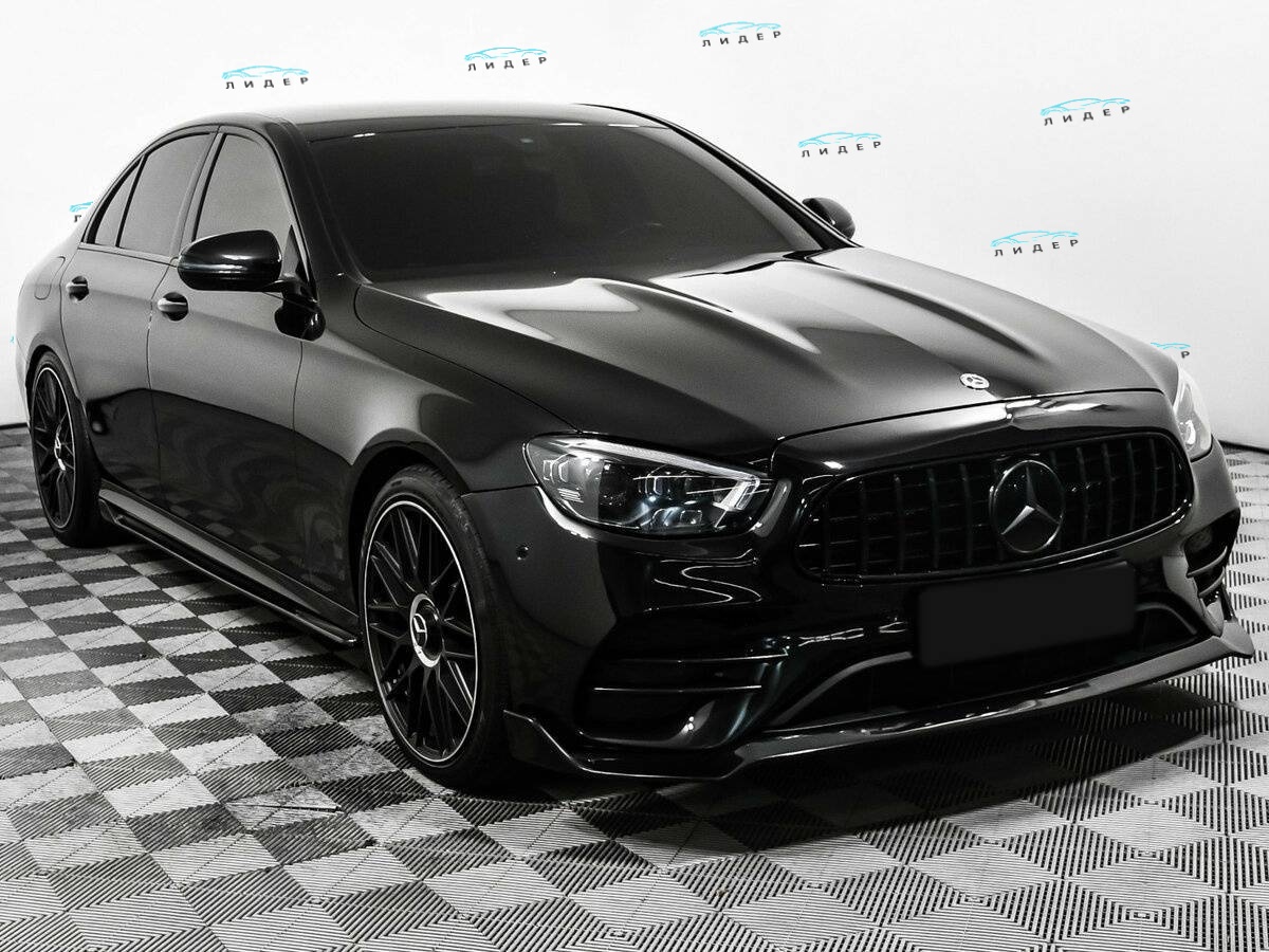 Б/У Мерседес-Бенц Е-Класс 2021 года. Фото: #2