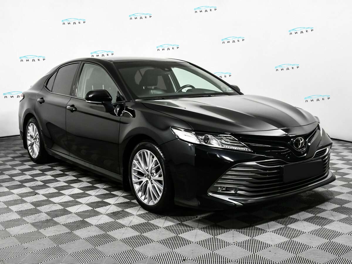 Б/У Тойота Камри 2018 года. Фото: #2