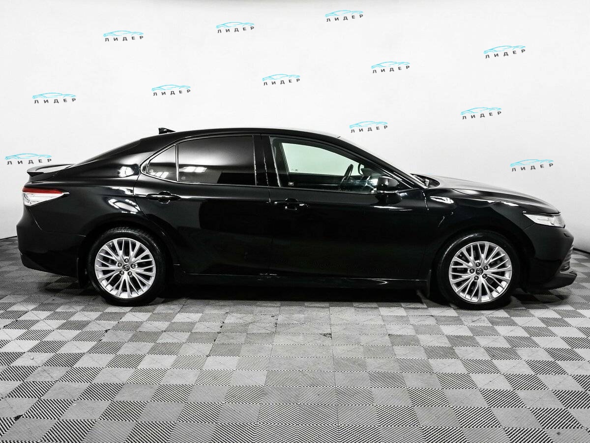 Б/У Тойота Камри 2018 года. Фото: #3