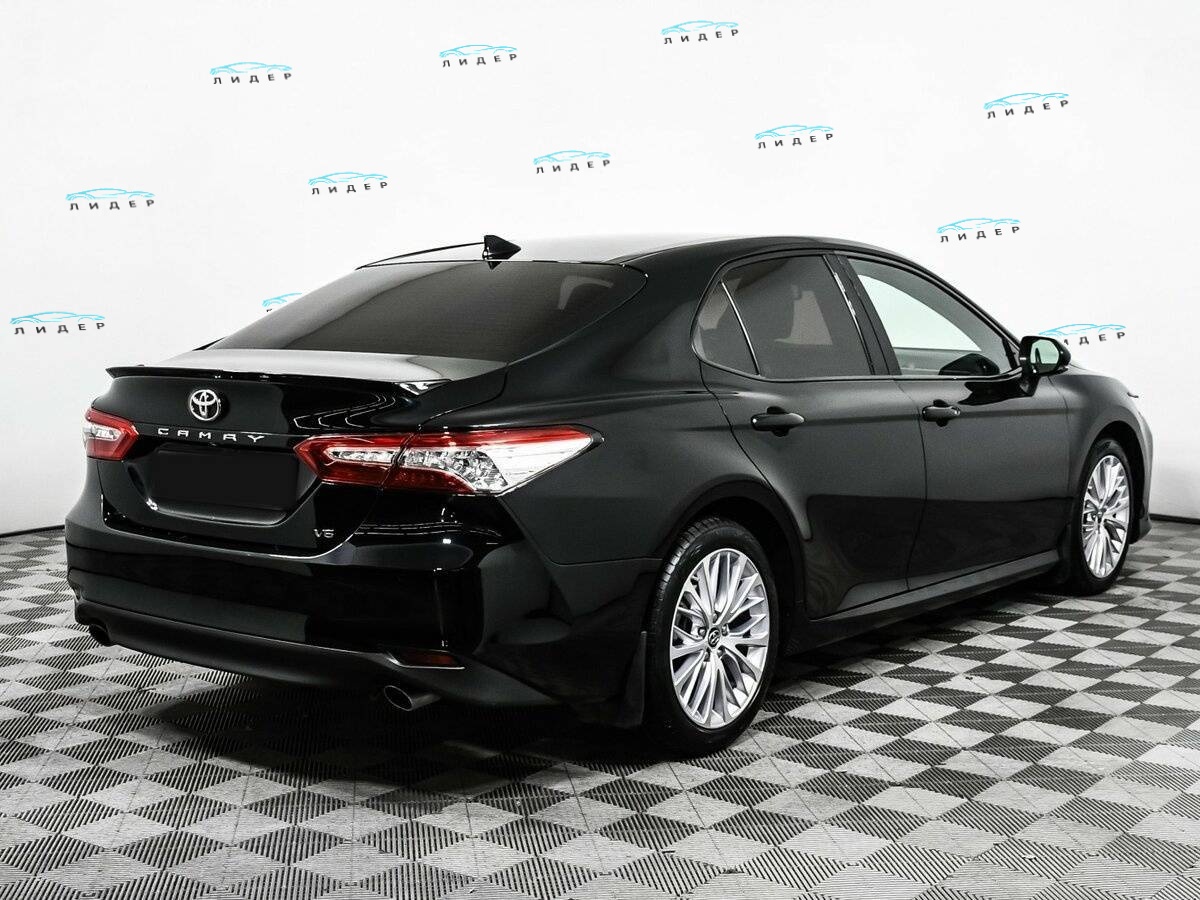 Б/У Тойота Камри 2018 года. Фото: #4