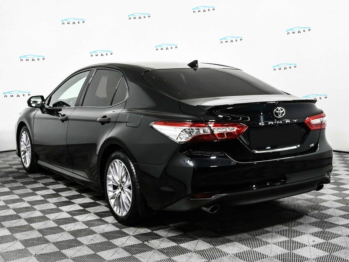Б/У Тойота Камри 2018 года. Фото: #6