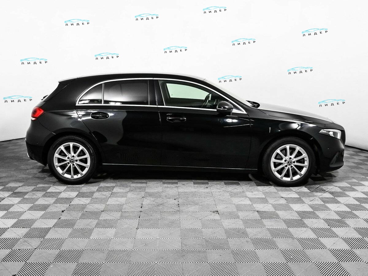 Б/У Мерседес-Бенц А-Класс 2018 года. Фото: #3