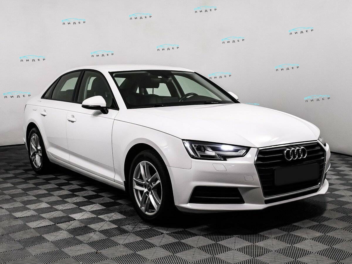 Б/У Ауди А4 2018 года. Фото: #2