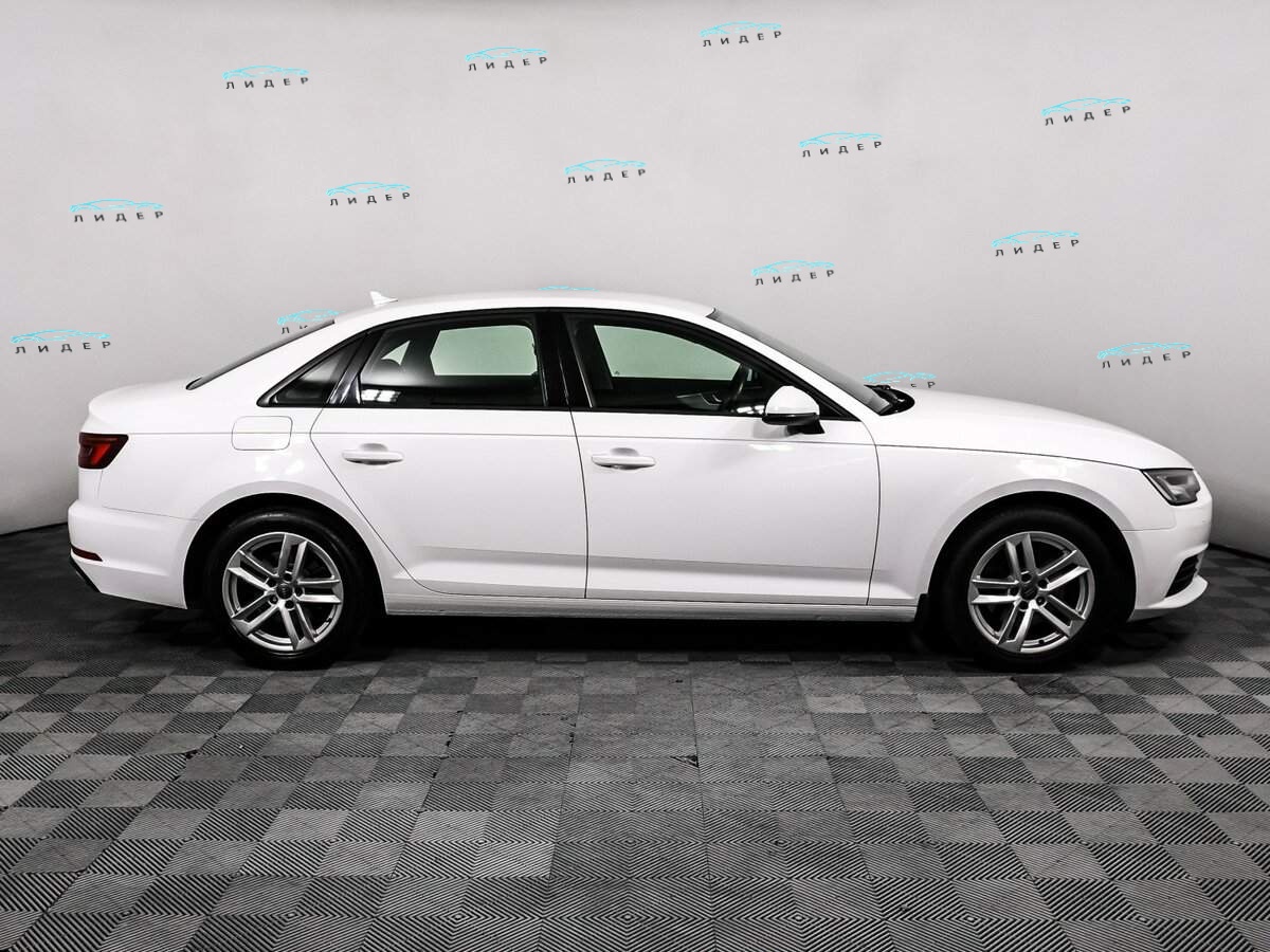 Б/У Ауди А4 2018 года. Фото: #3