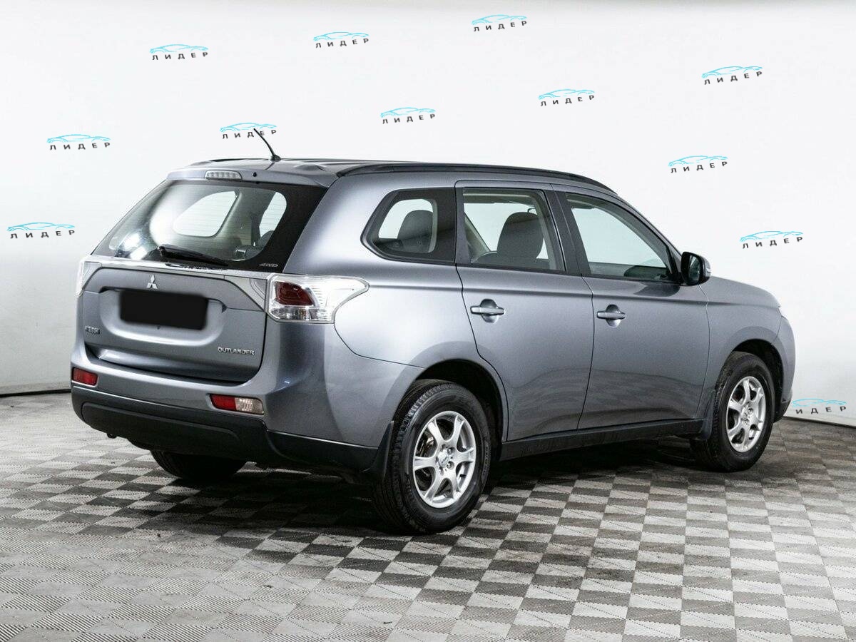 Б/У Митсубиши Оутлэндер 2012 года. Фото: #3