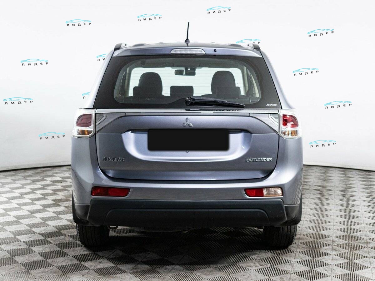 Б/У Митсубиши Оутлэндер 2012 года. Фото: #4