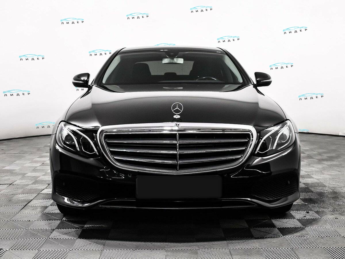 Б/У Мерседес-Бенц Е-Класс 2017 года. Фото: #1
