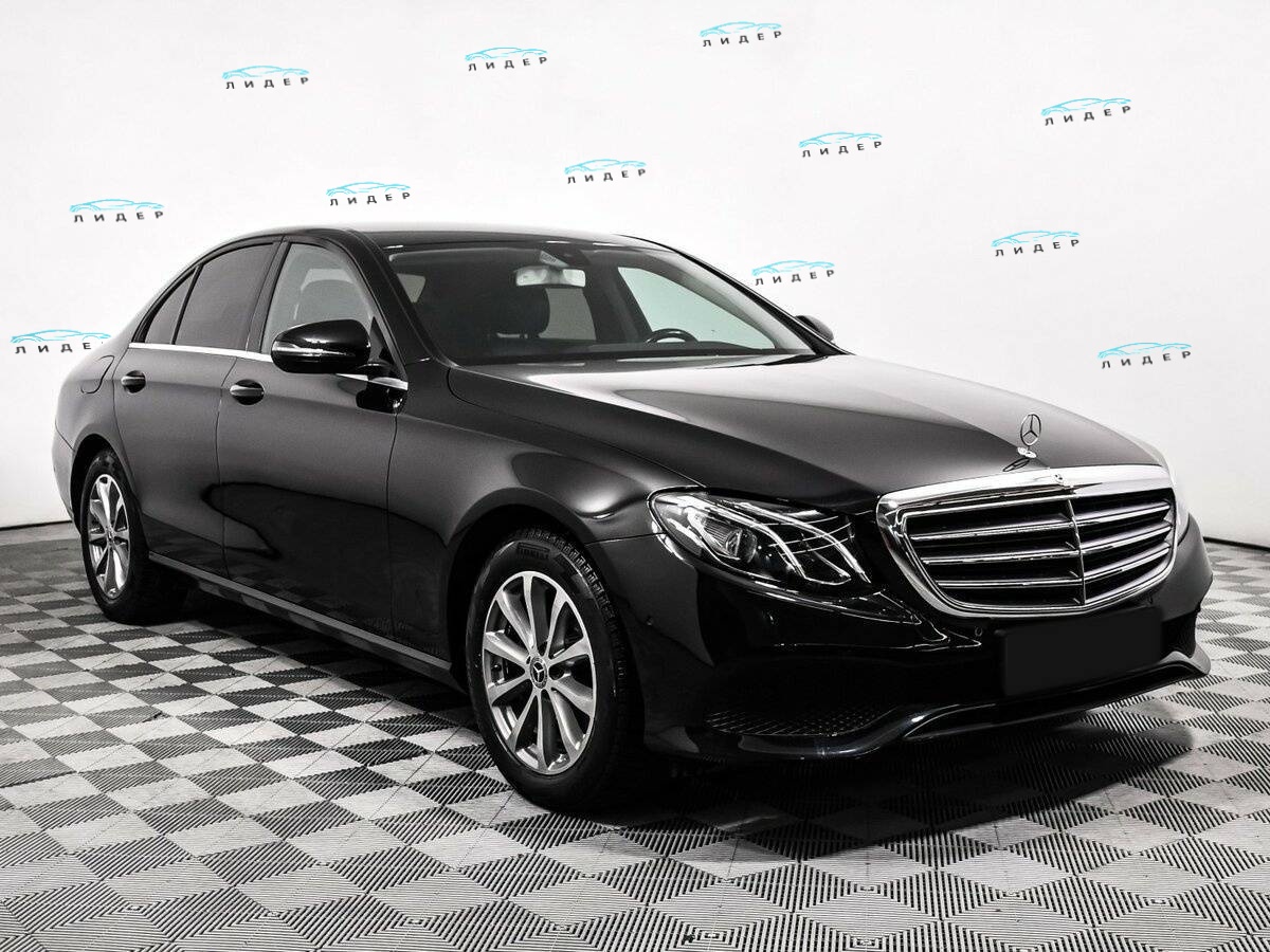 Б/У Мерседес-Бенц Е-Класс 2017 года. Фото: #2