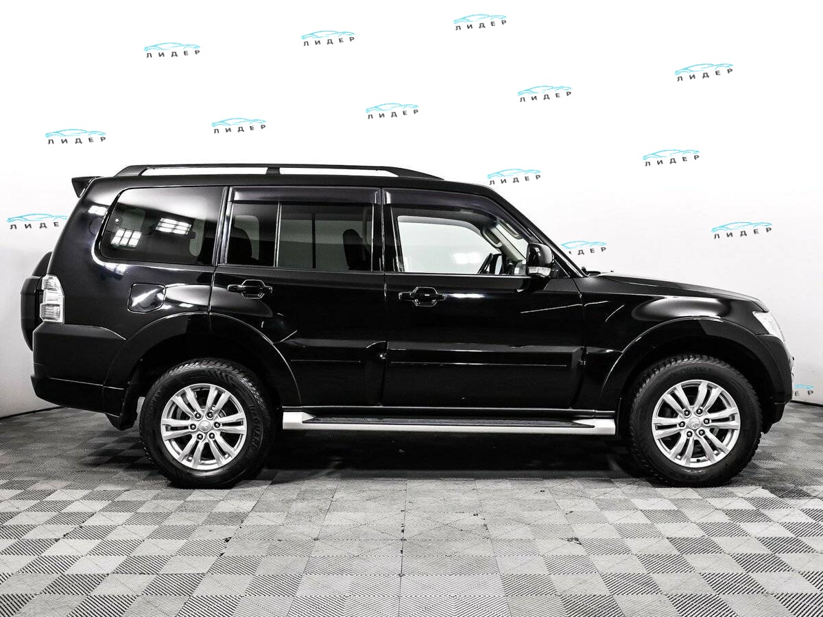 Б/У Митсубиши Паджеро 2015 года. Фото: #3