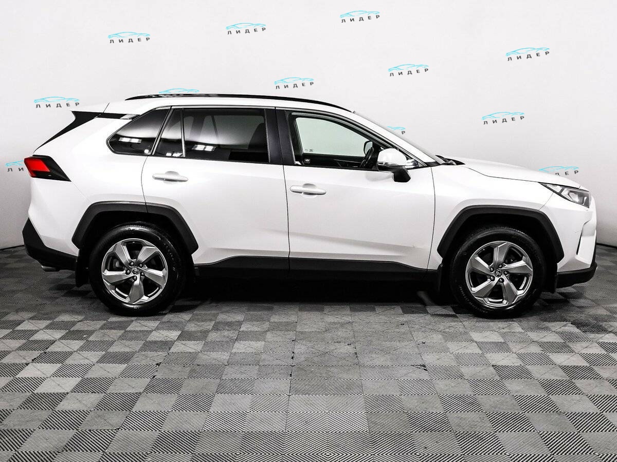 Б/У Тойота Рав4 2021 года. Фото: #3