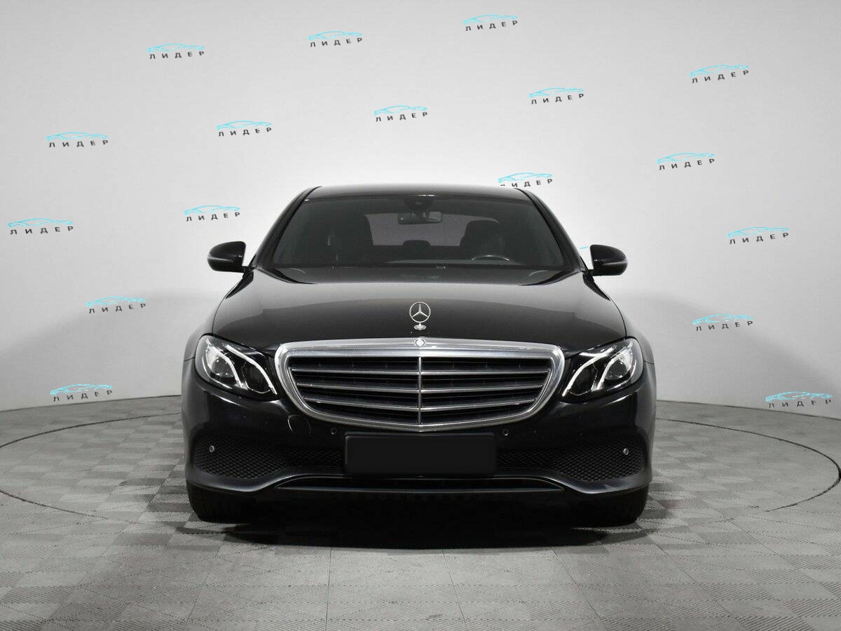 Б/У Мерседес-Бенц Е-Класс 2016 года. Фото: #1
