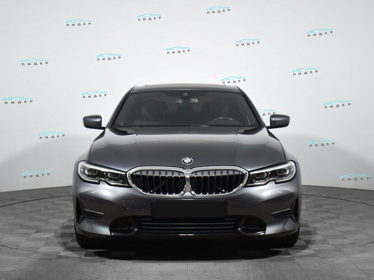 Б/У БМВ 3 серии 2019 года. Фото: #1