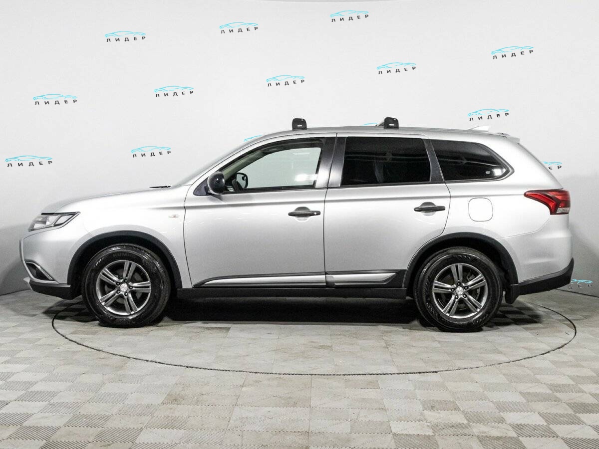 Б/У Митсубиши Оутлэндер 2017 года. Фото: #7