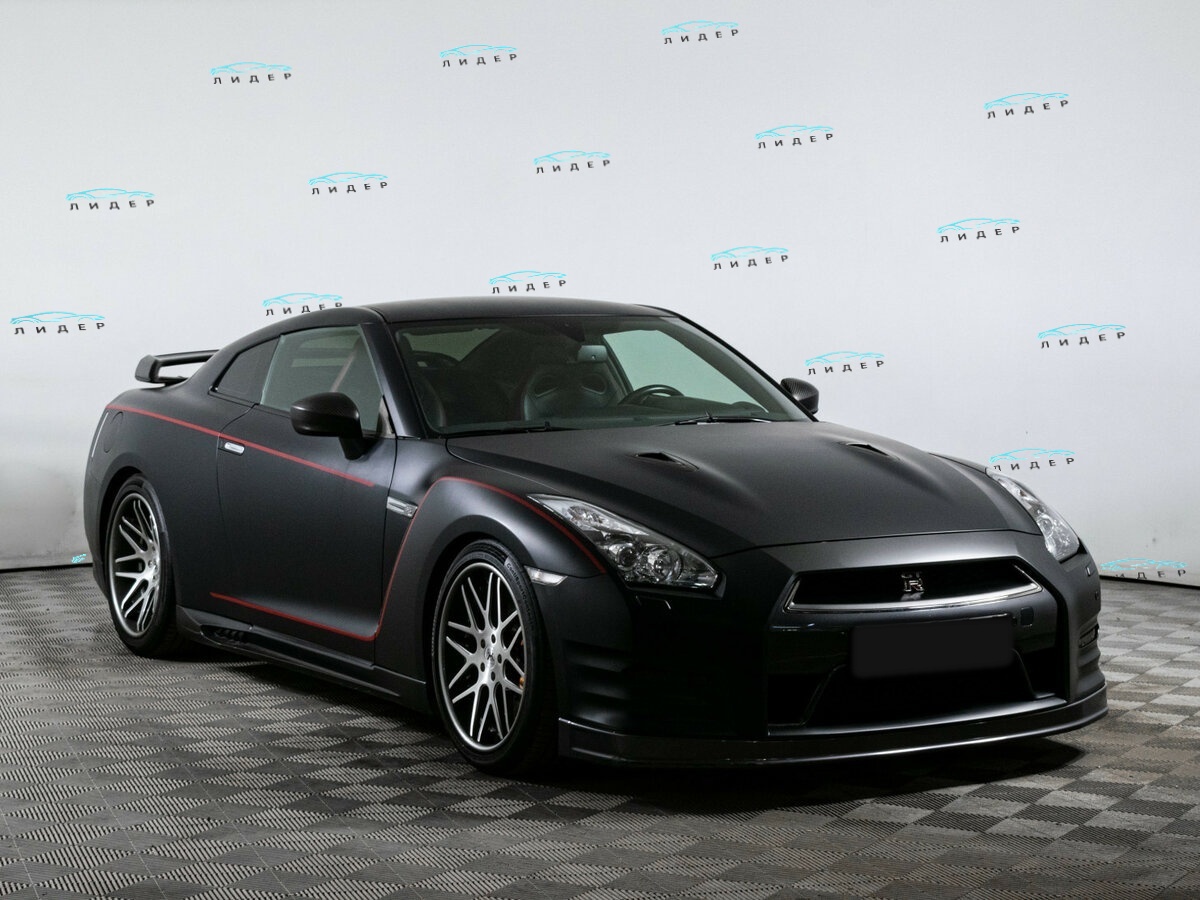 Б/У Ниссан ГТ-Р 2011 года. Фото: #2