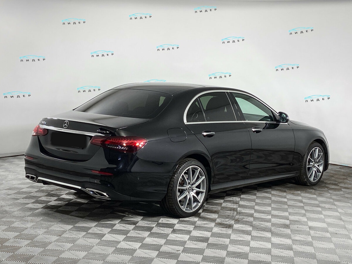 Б/У Мерседес-Бенц Е-Класс 2021 года. Фото: #3