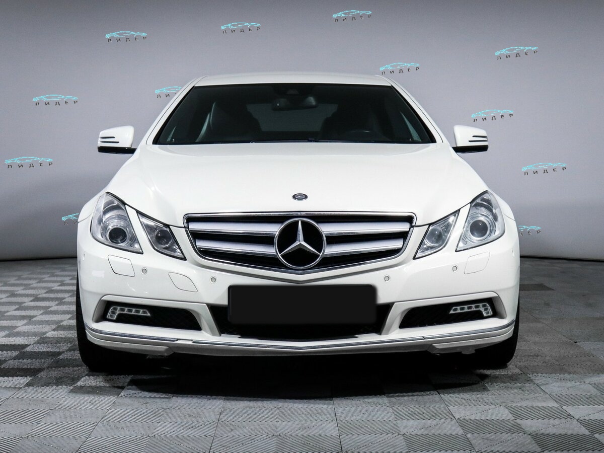 Б/У Мерседес-Бенц Е-Класс 2010 года. Фото: #1