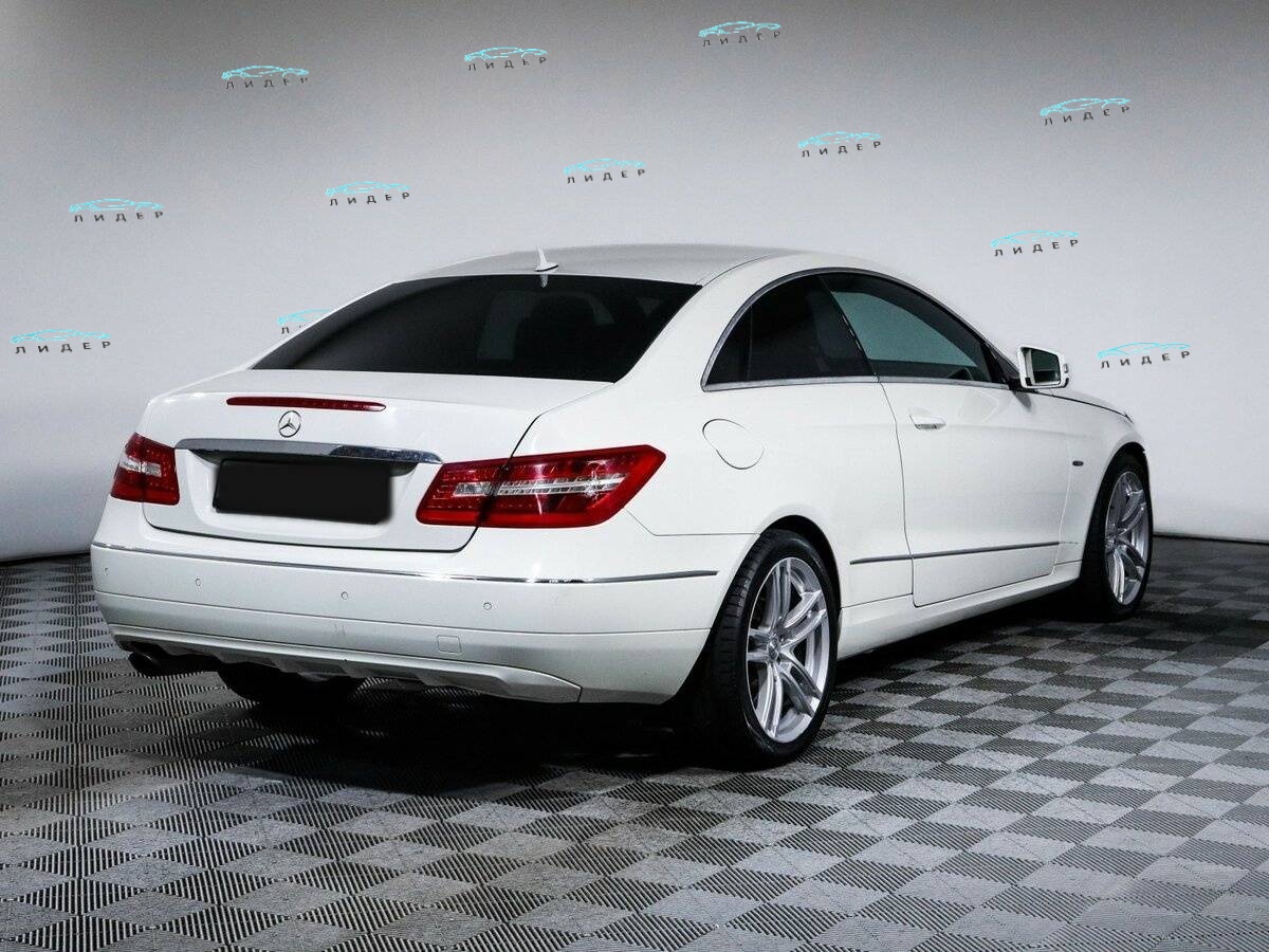 Б/У Мерседес-Бенц Е-Класс 2010 года. Фото: #3