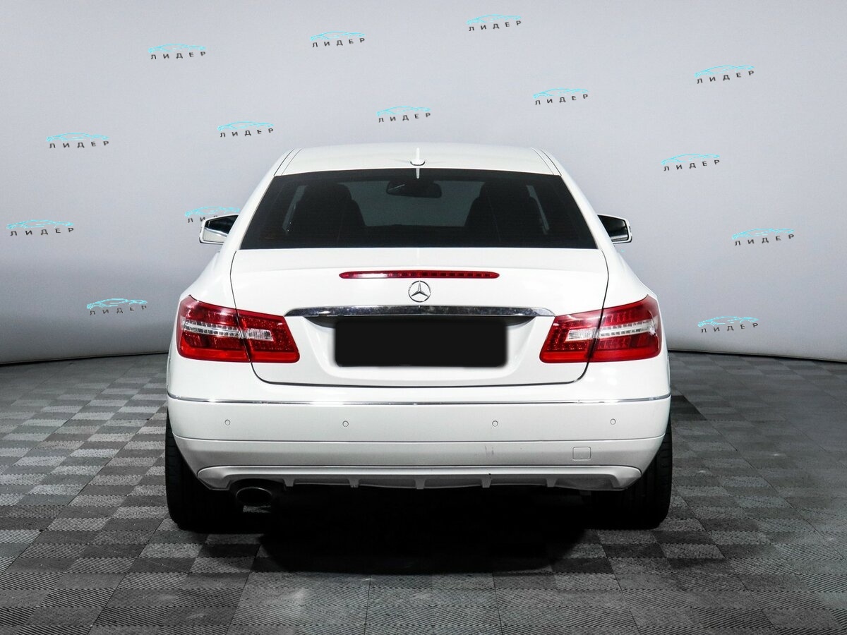 Б/У Мерседес-Бенц Е-Класс 2010 года. Фото: #4