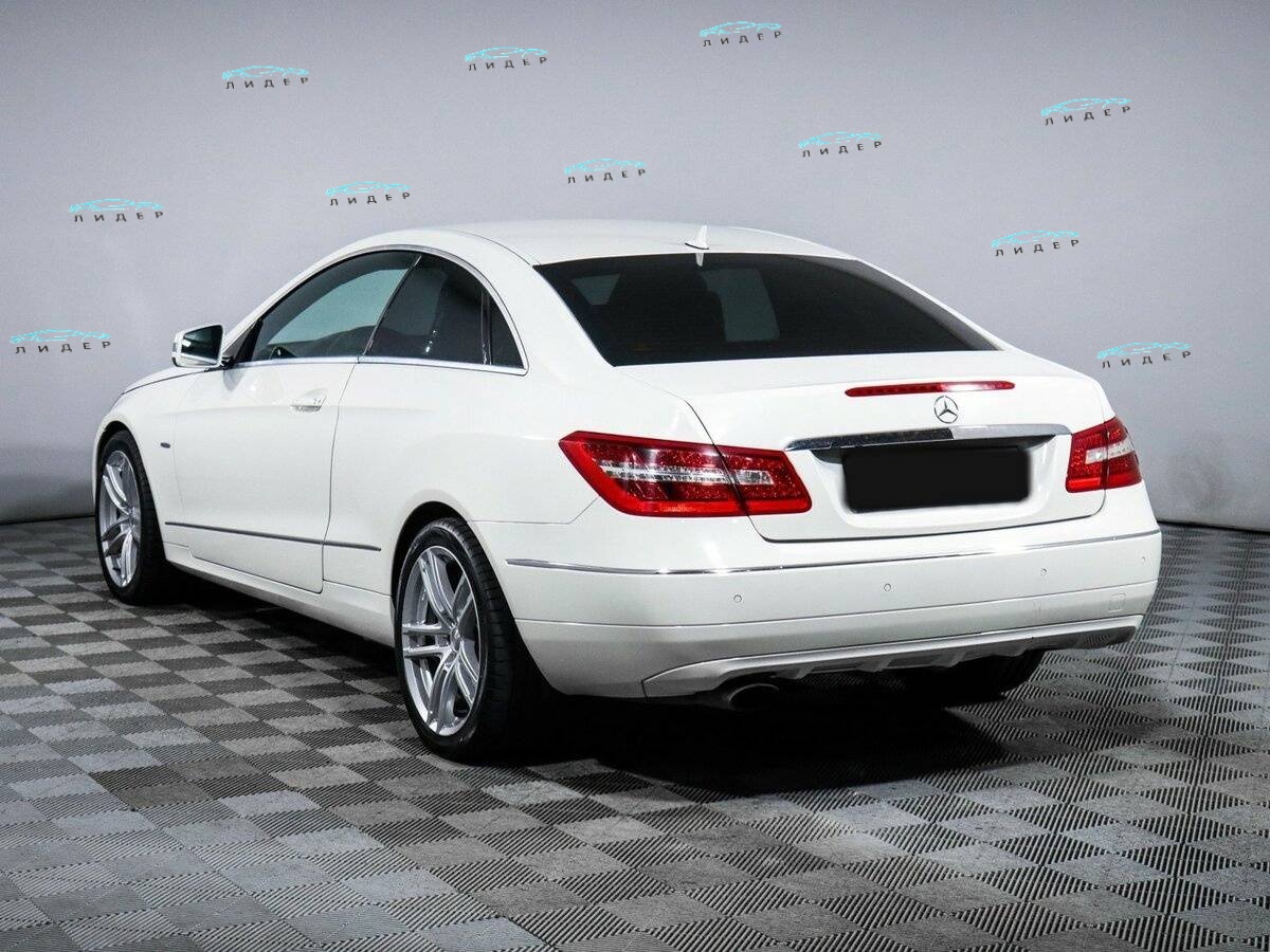 Б/У Мерседес-Бенц Е-Класс 2010 года. Фото: #5