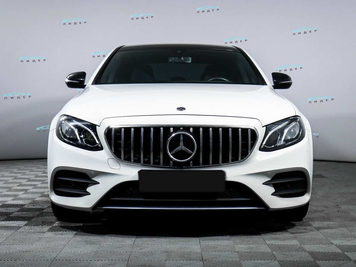 Б/У Мерседес-Бенц Е-Класс 2019 года. Фото: #1