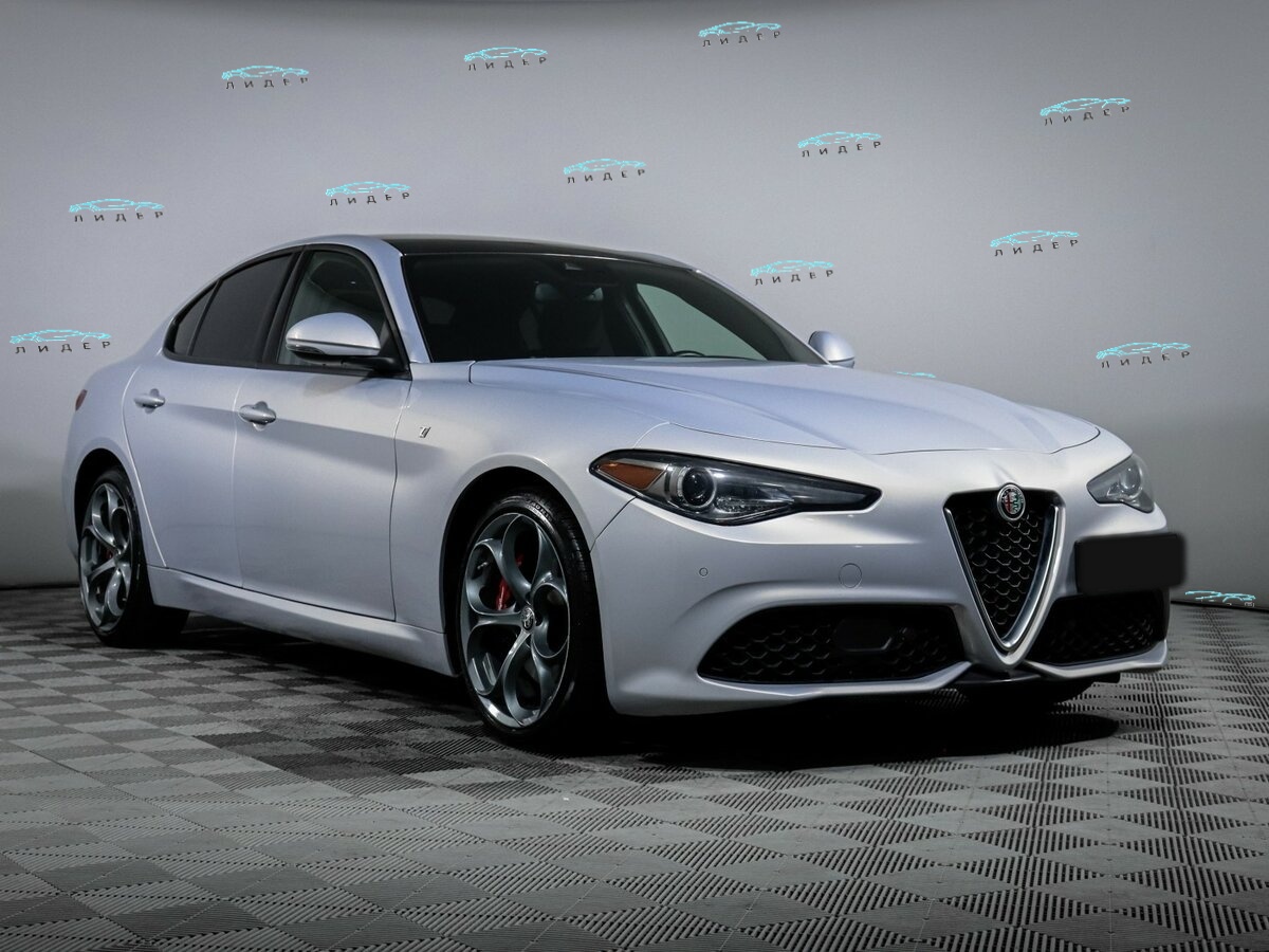 Б/У Альфа Ромео Гьюлиа 2021 года. Фото: #2
