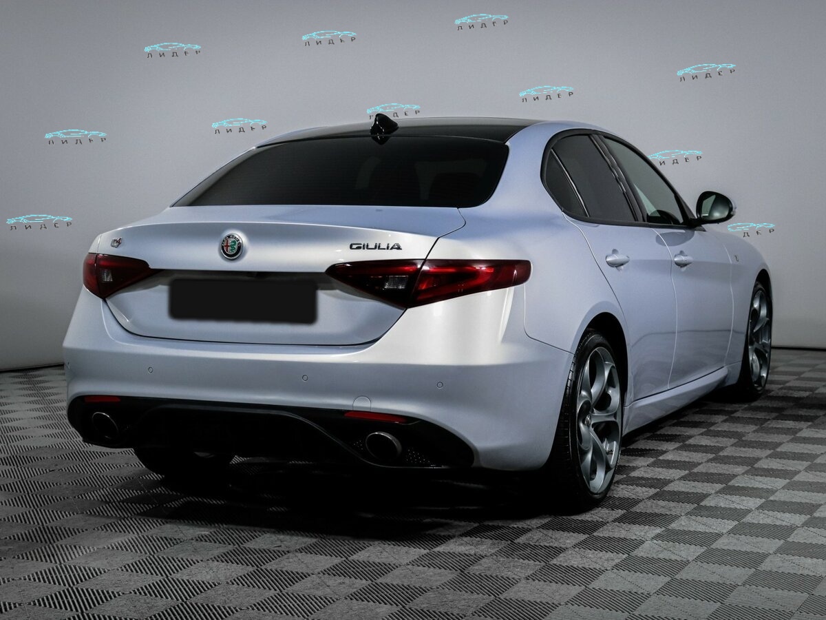 Б/У Альфа Ромео Гьюлиа 2021 года. Фото: #3
