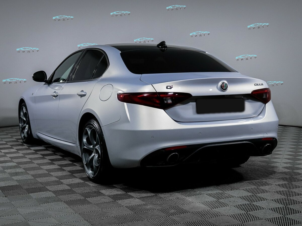 Б/У Альфа Ромео Гьюлиа 2021 года. Фото: #5