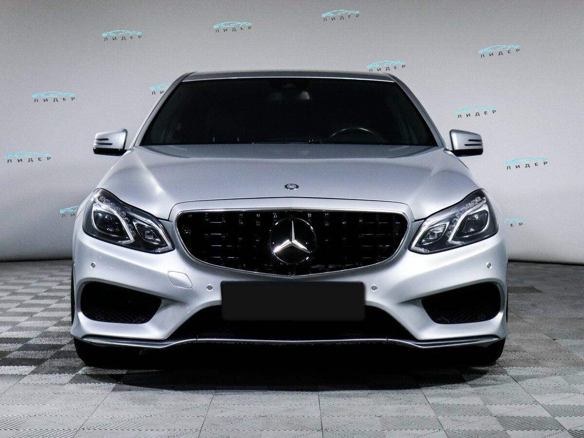 Б/У Мерседес-Бенц Е-Класс 2015 года. Фото: #1