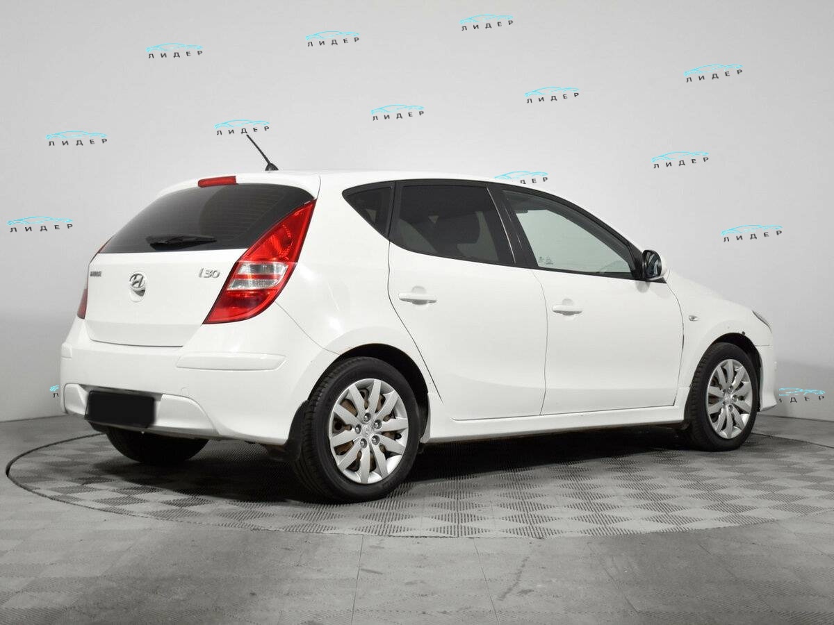 Б/У Хендай ай30 2011 года. Фото: #3