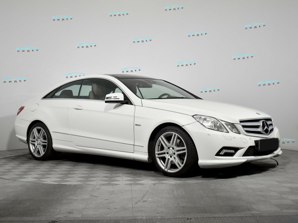 Б/У Мерседес-Бенц Е-Класс 2010 года. Фото: #2