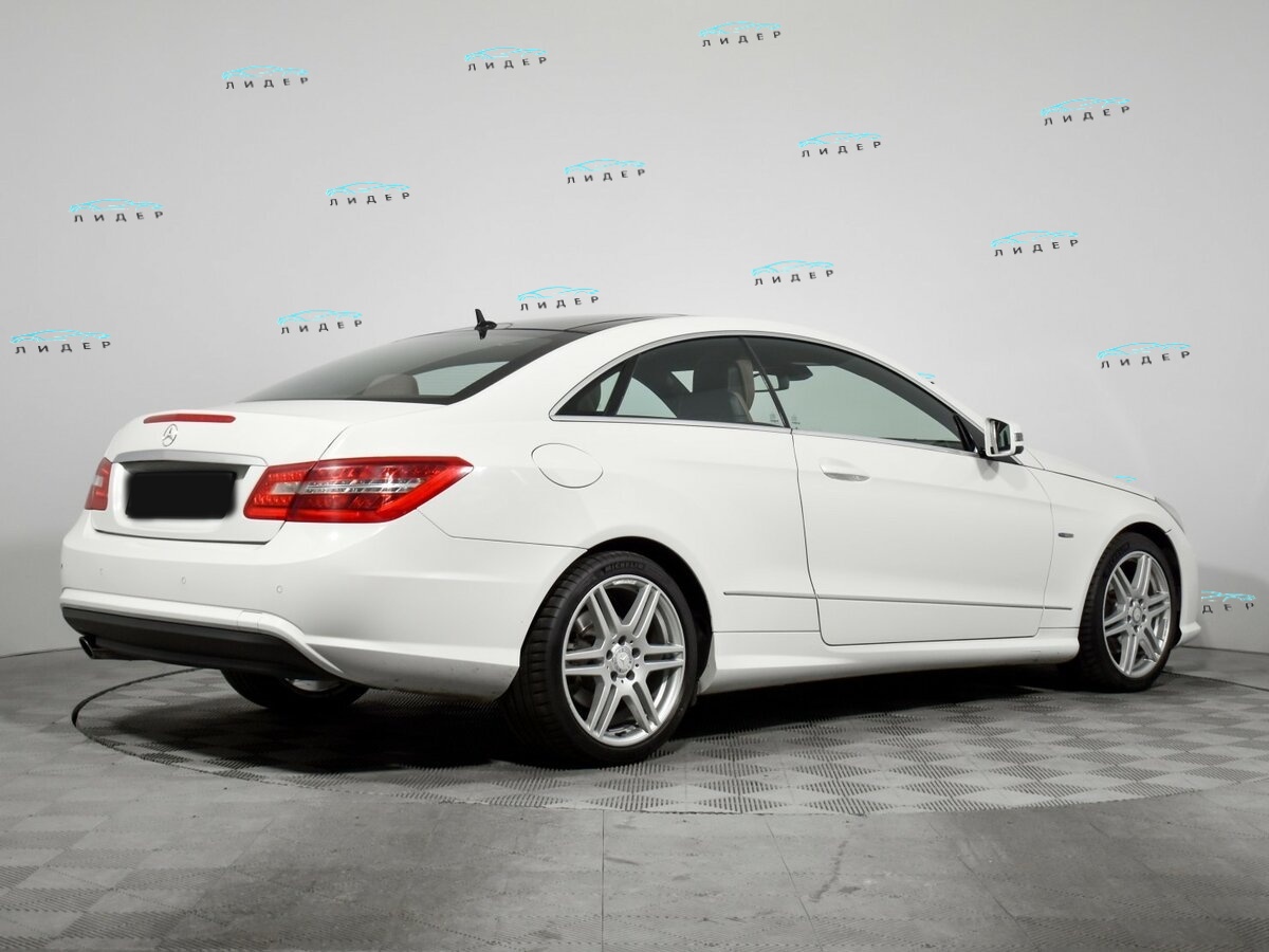 Б/У Мерседес-Бенц Е-Класс 2010 года. Фото: #3