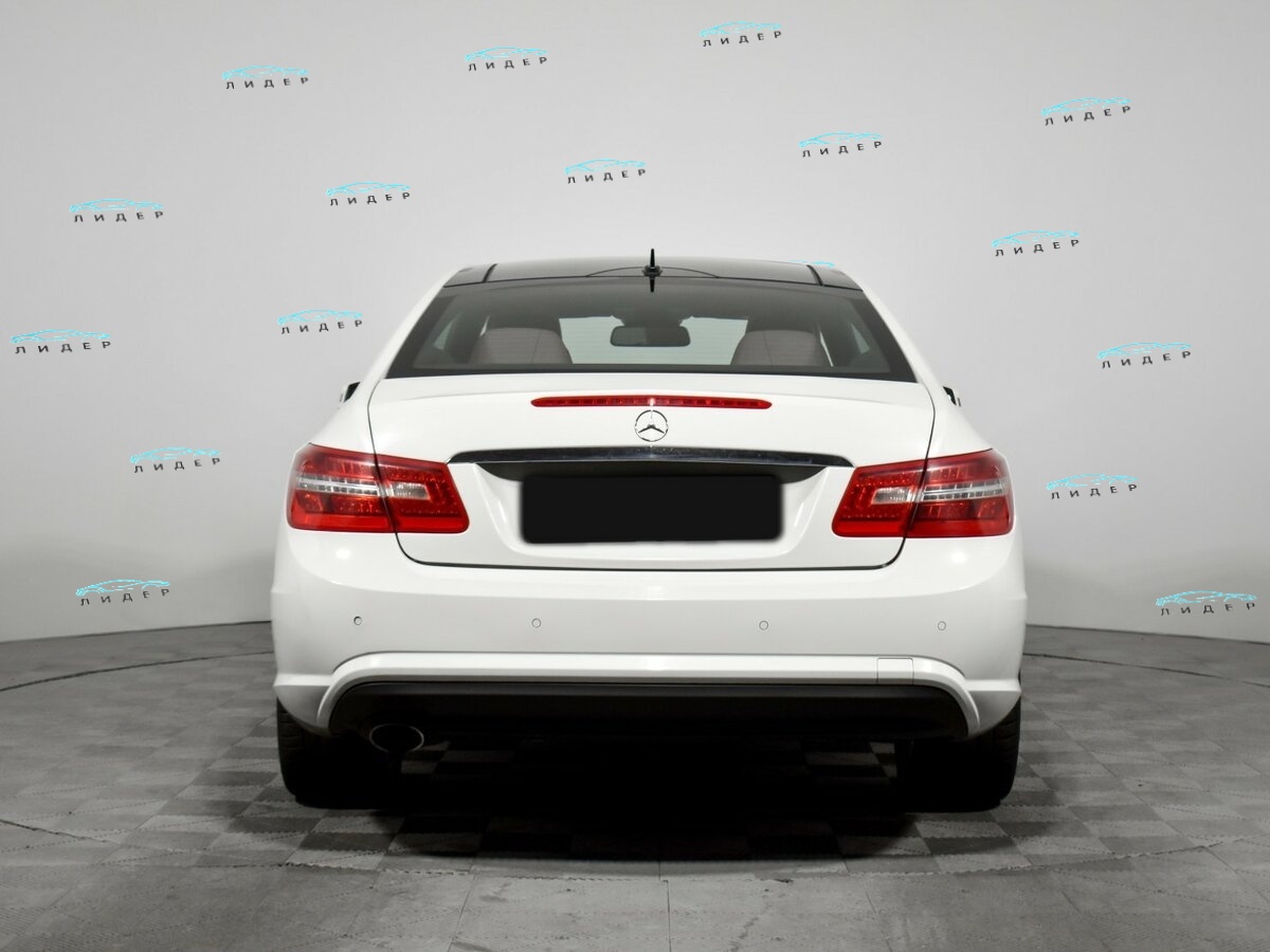 Б/У Мерседес-Бенц Е-Класс 2010 года. Фото: #4