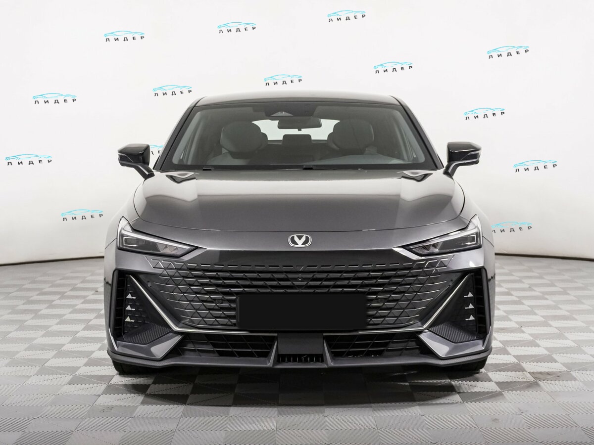 Б/У Чанган УНИ-В 2023 года. Фото: #1