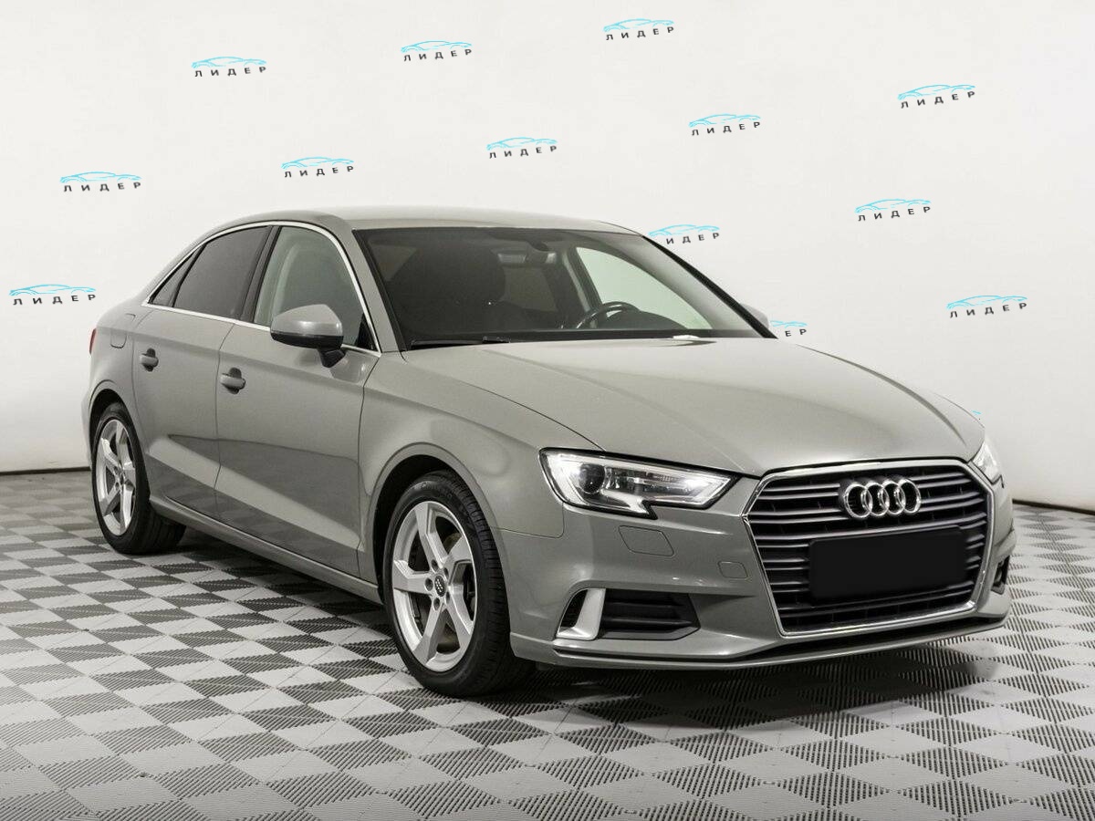 Б/У Ауди А3 2018 года. Фото: #2