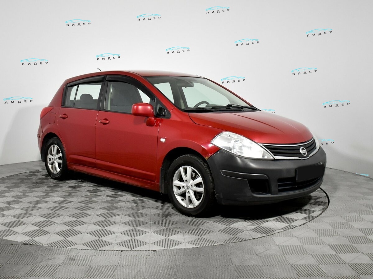 Б/У Ниссан Тиида 2010 года. Фото: #2