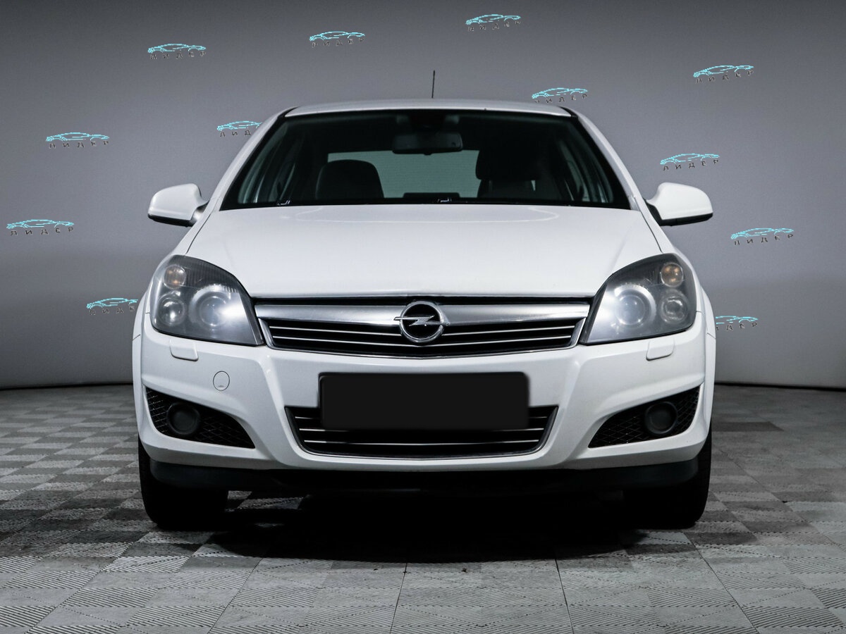 Opel Astra 2011 года с пробегом. Фото: #1