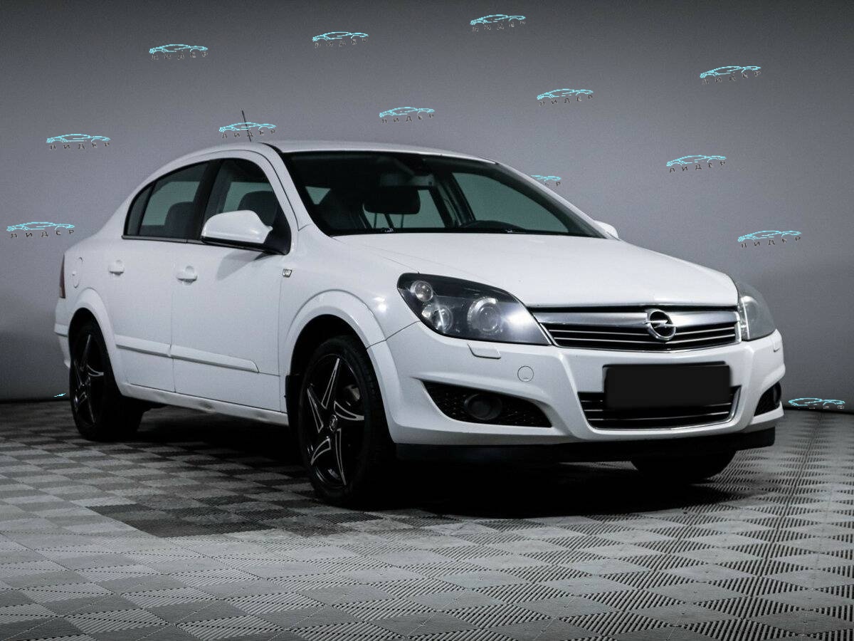 Opel Astra 2011 года с пробегом. Фото: #2