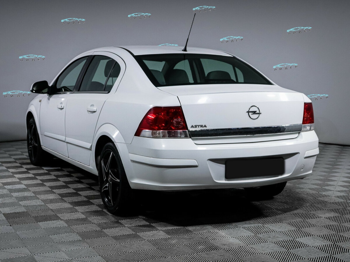 Opel Astra 2011 года с пробегом. Фото: #5