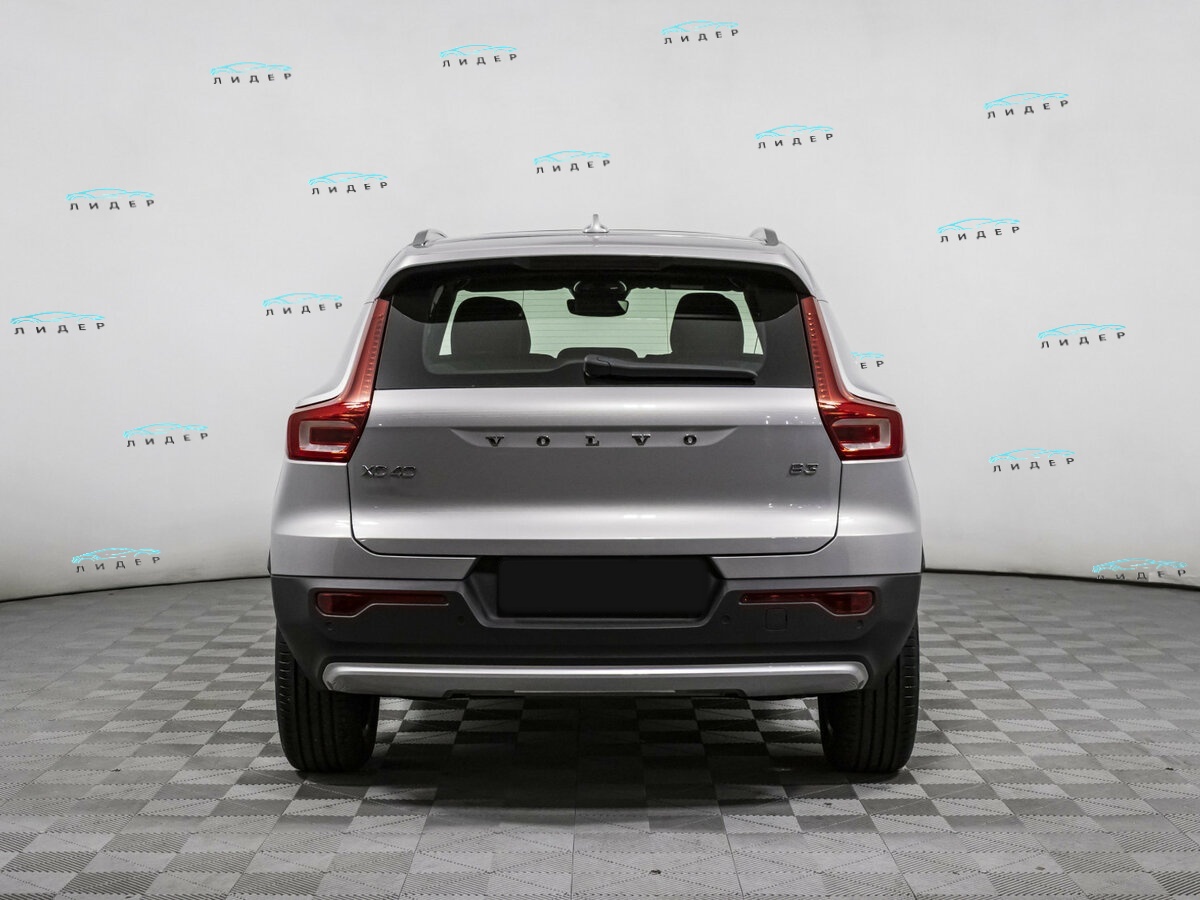 Б/У Вольво ИксЦ40 2024 года. Фото: #2