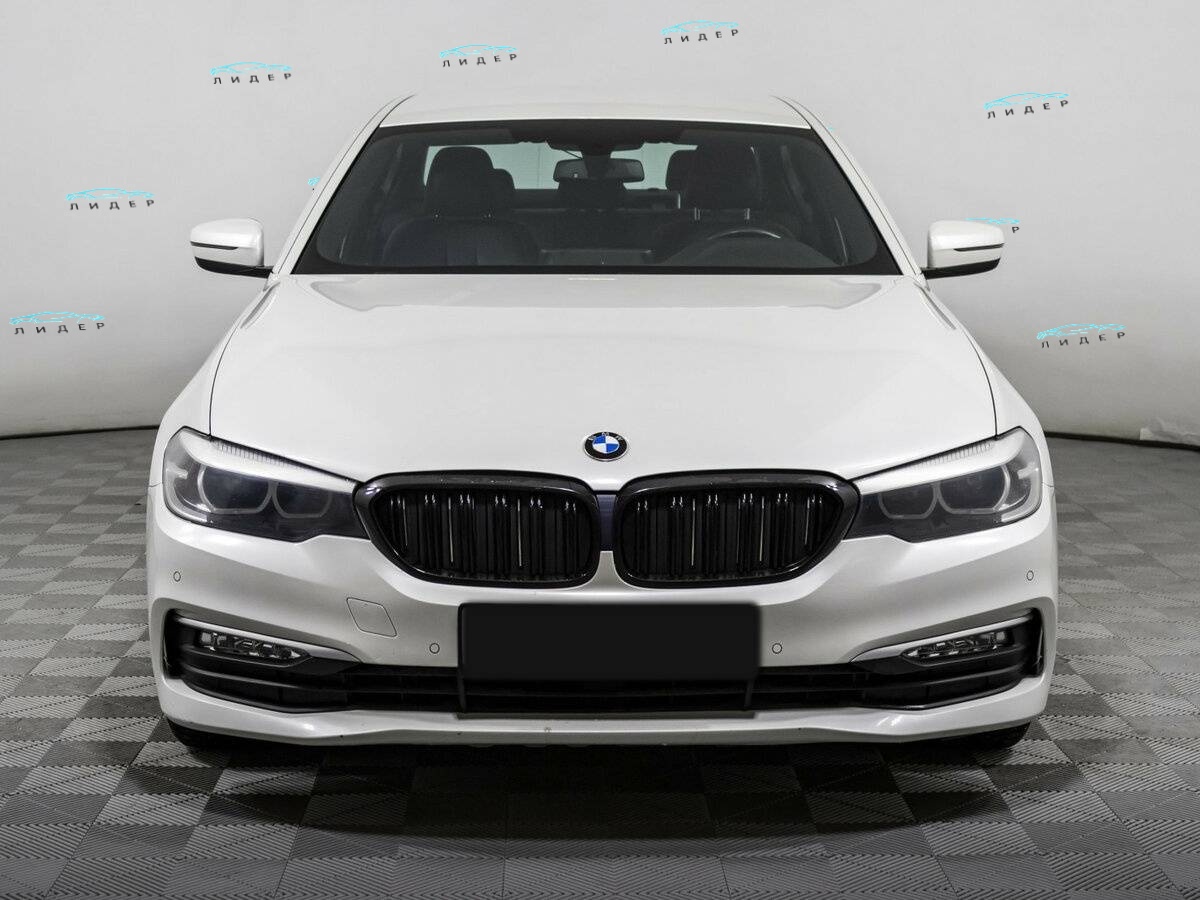 Б/У БМВ 5 серии 2017 года. Фото: #1