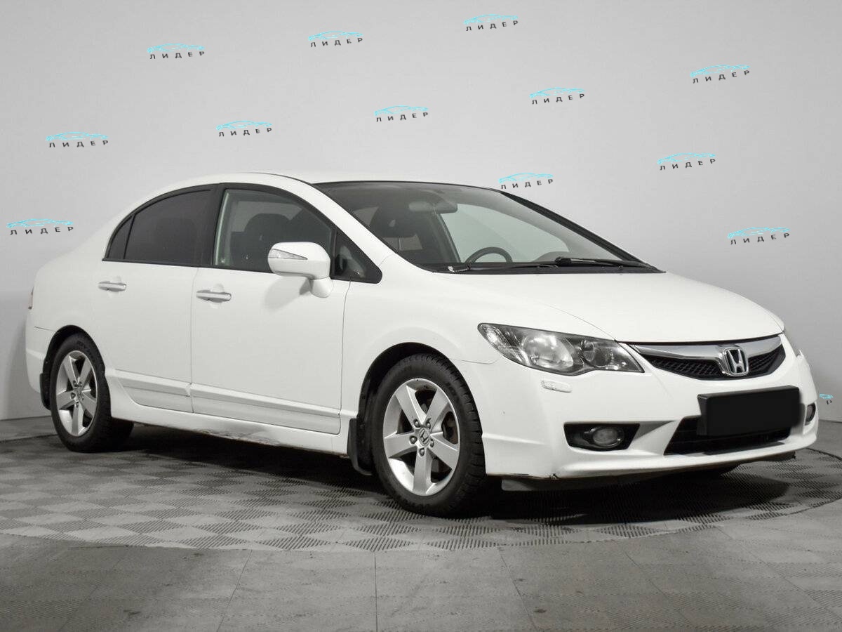 Honda Civic 2011 года с пробегом. Фото: #2