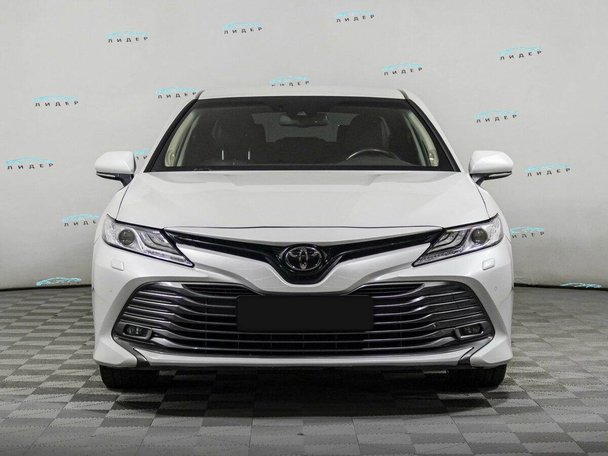 Toyota Camry 2018 года с пробегом. Фото: #1