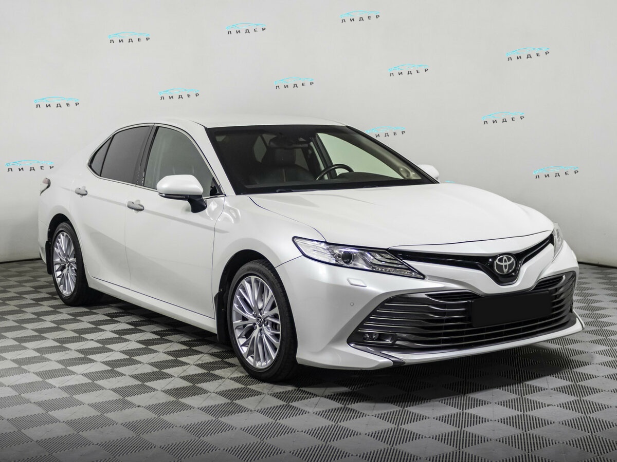 Toyota Camry 2018 года с пробегом. Фото: #2