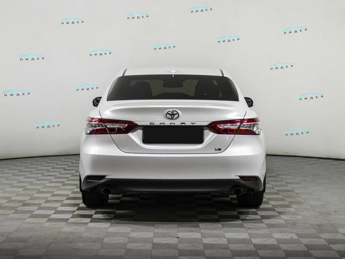 Toyota Camry 2018 года с пробегом. Фото: #4
