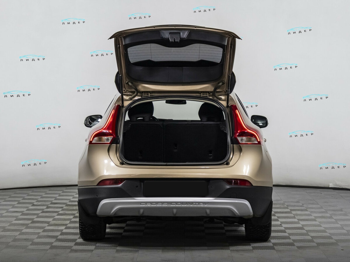 Б/У Вольво В40 Кросс Кантри 2014 года. Фото: #15